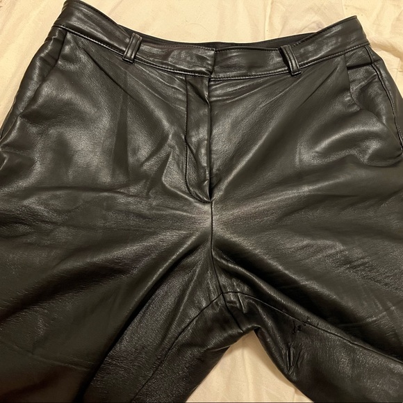 Black Command Cropped Aritzia Pant - Picture 3 of 4